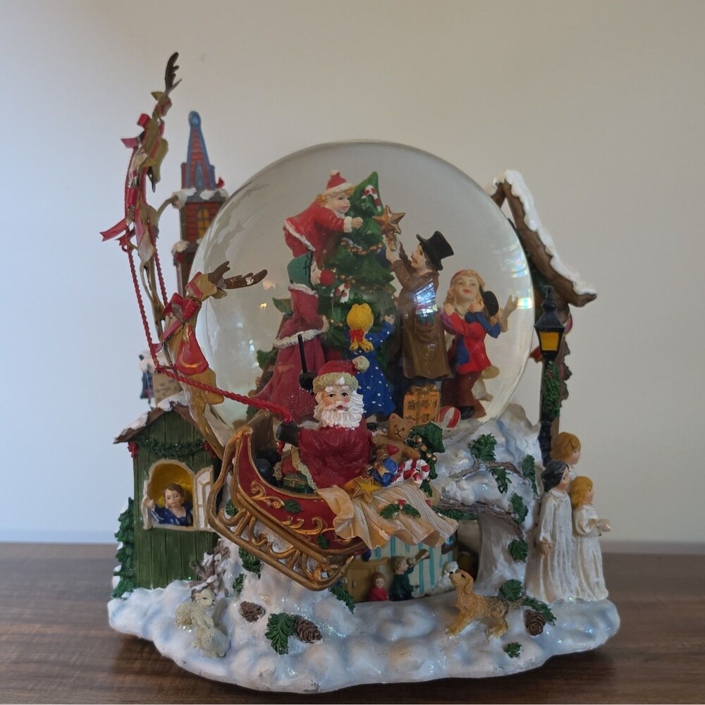 "Christmas, Christmas, Everywhere" Snowglobe Music Box from JC Penny - Vintage